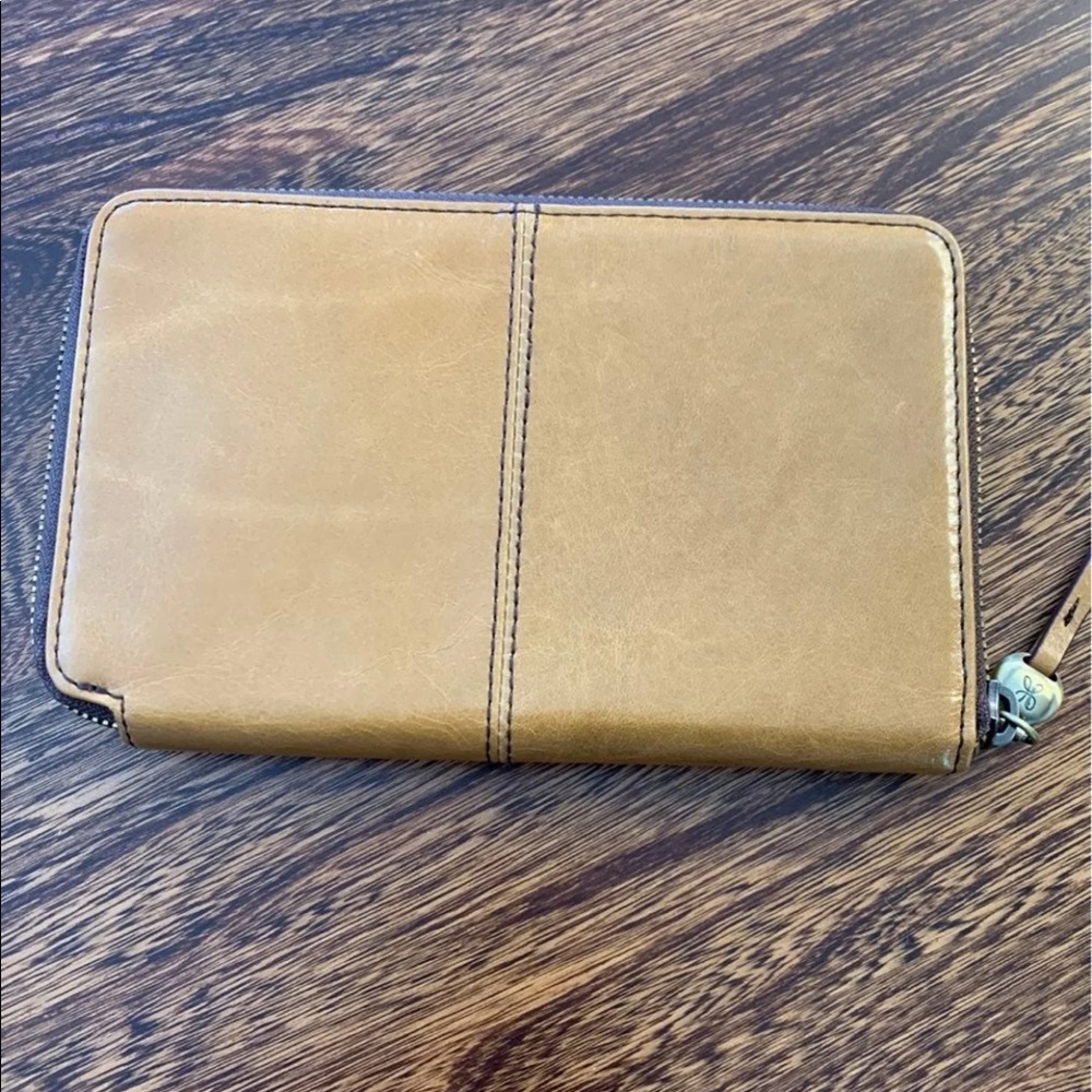 HOBO Rave Leather Wallet 🌻